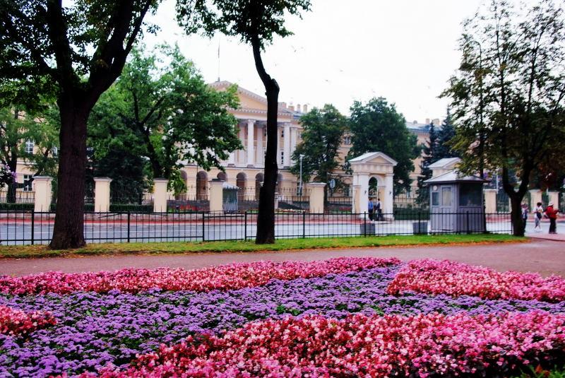 1834-聖彼得堡-斯莫爾尼宮學院-前方花圃.JPG
