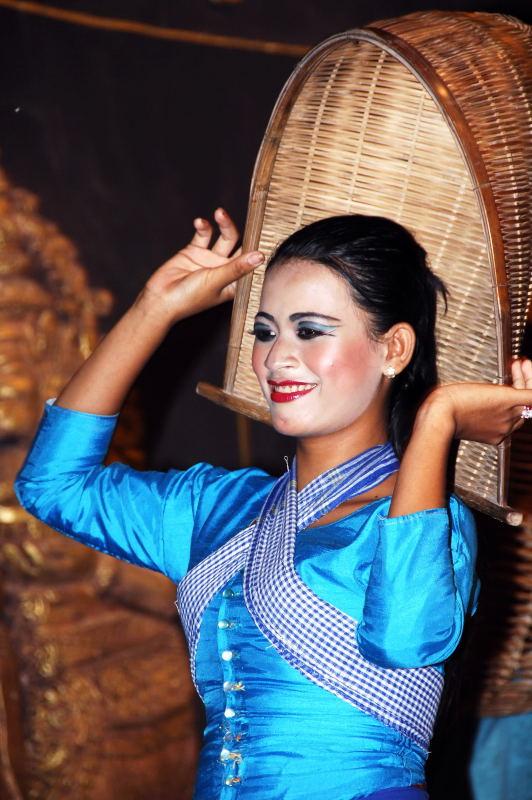 1068-柬埔寨的傳統歌舞.JPG