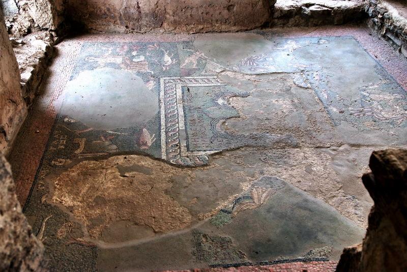 12155-亞美尼亞-加爾尼希臘神殿-旁邊羅馬浴池.JPG