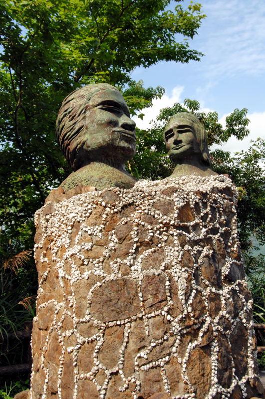 006-小烏來ㄧ日遊-原住民婦女雕像