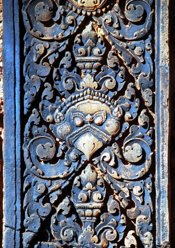2334-女王宮-大門左邊門柱石雕特寫.JPG