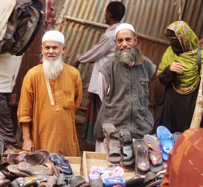 0362-孟加拉-賣拖鞋.JPG