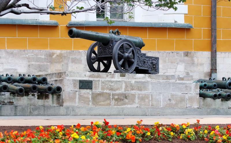 6879-克里姆林宮-軍械館-展示舊砲.JPG