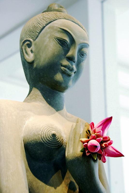 5276-和平飯店-高棉美女雕像