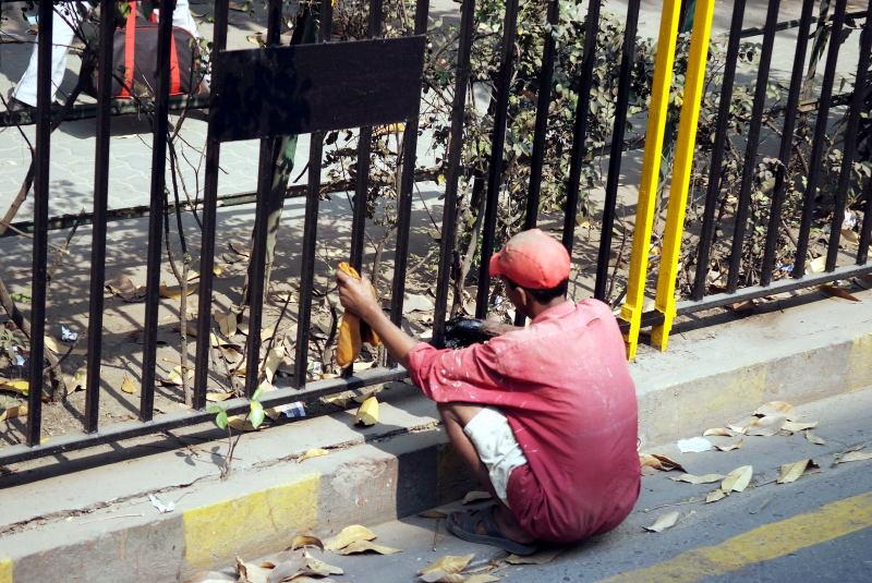 1056-加爾各達-馬路欄杆油漆工