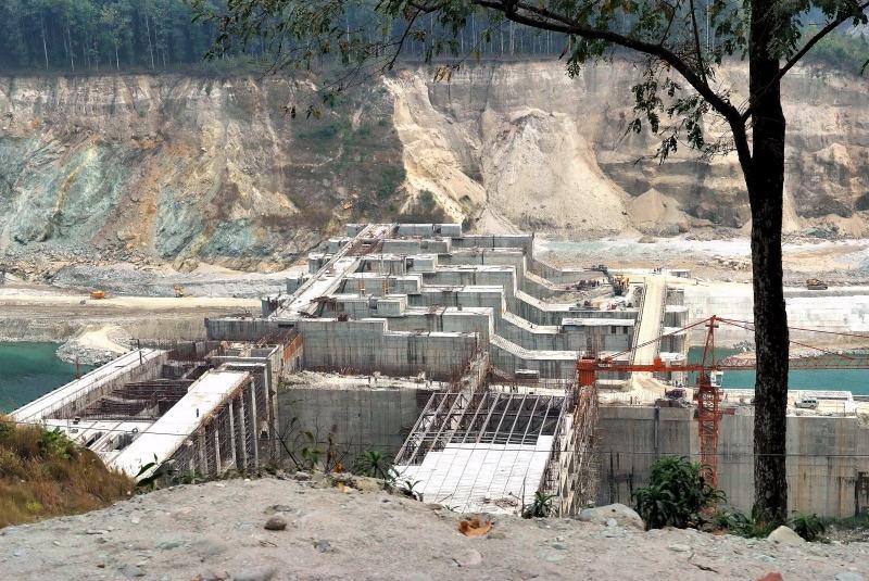 3551-往不丹的路上-興建中的水壩.JPG