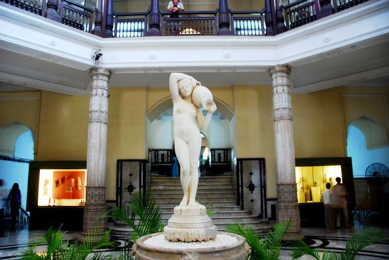 0319-威爾斯王子博物館.中庭雕像