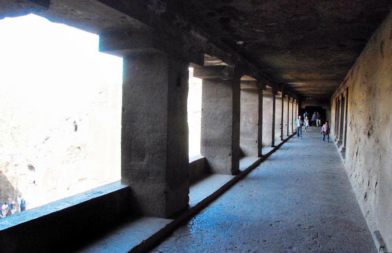 1861-愛羅拉石窟-佛教區-12號洞窟-迴廊石柱