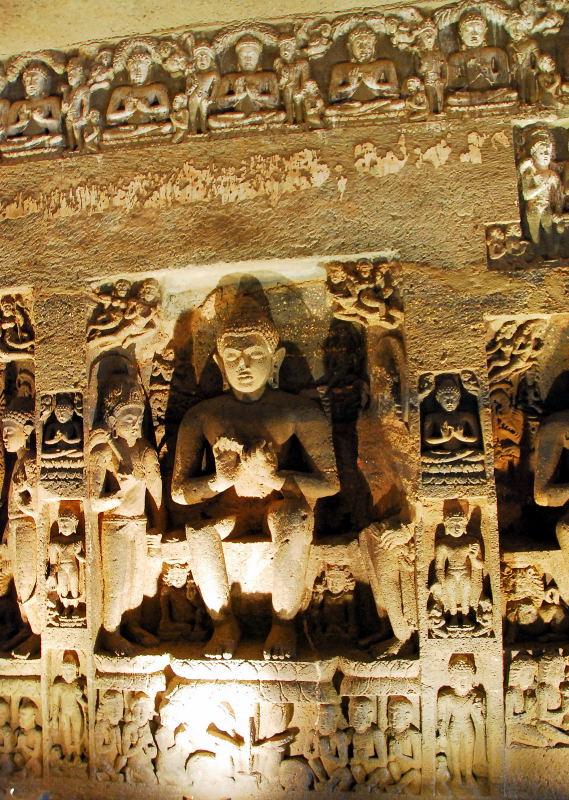 3176-阿姜塔石窟-26號洞窟室內牆壁雕像.JPG