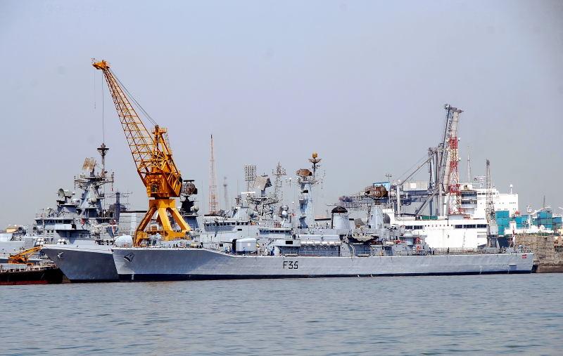 3703-孟買海域-印度軍艦.JPG