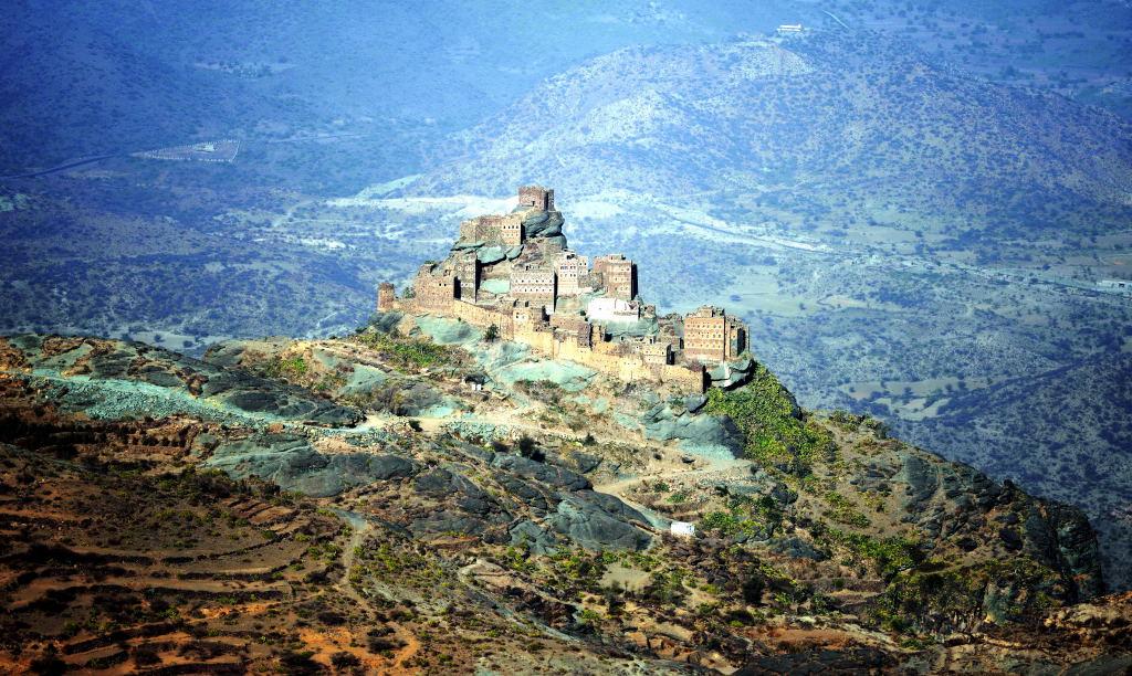 3445-往薩那的路上-壯觀的城堡.JPG