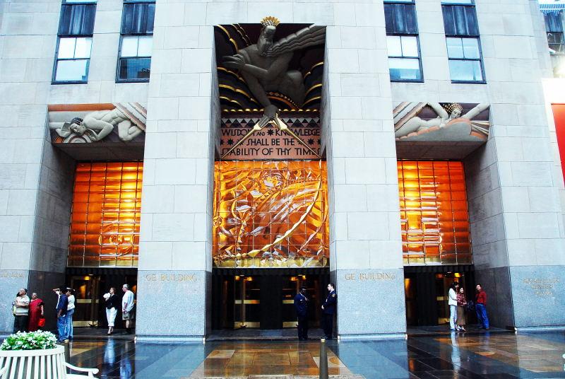 6360-紐約-洛克斐洛中心-主體大廈正門雕飾.JPG