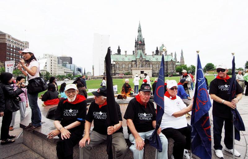 2534-渥太華-國會大廈-遊行的人群