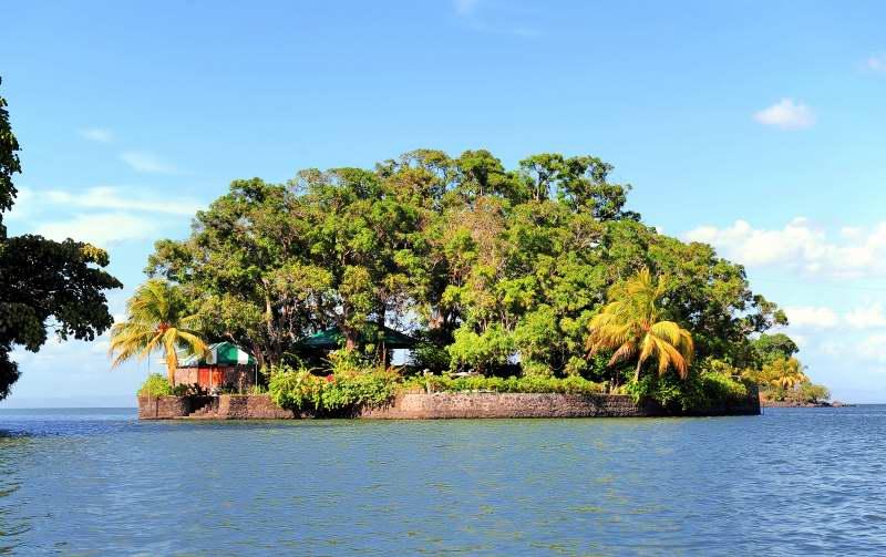 1295-尼加拉湖-湖中小島.JPG