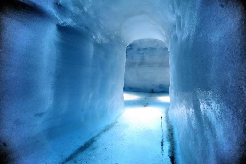 096-朗格冰川隧道