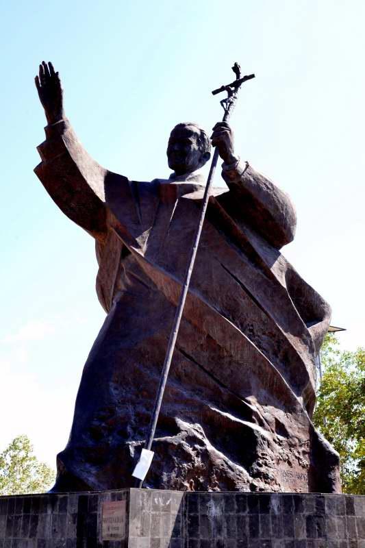 023-諾望保祿二世雕像